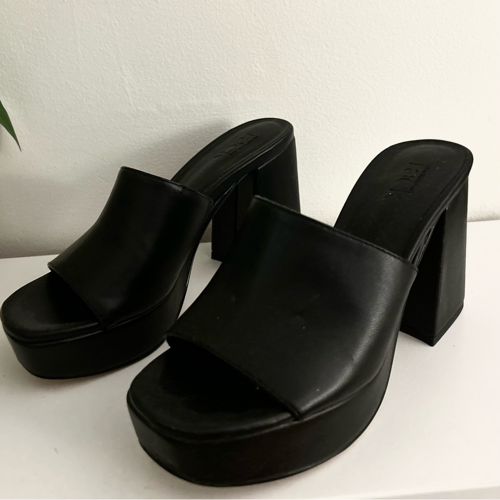 ❌SOLD❌ BRAND NEW - Nordstrom Black Platform Chunky Sandals